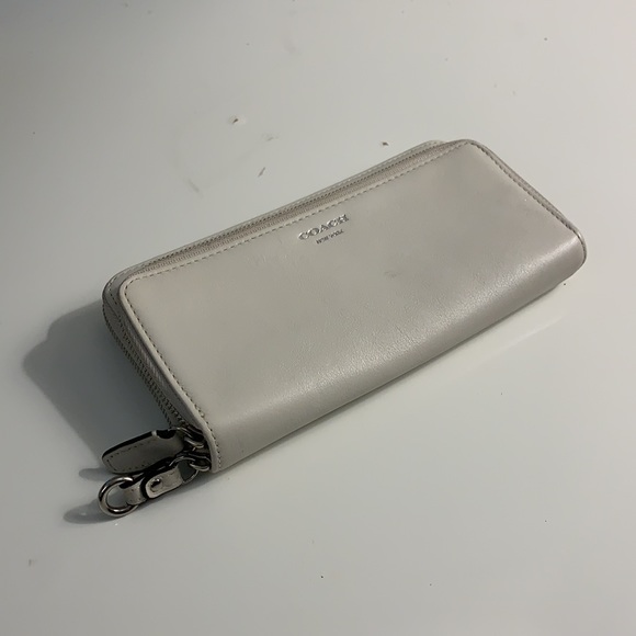 Coach Authentic Double Zip Genuine Leather Wallet in Color White - Picture 8 of 13